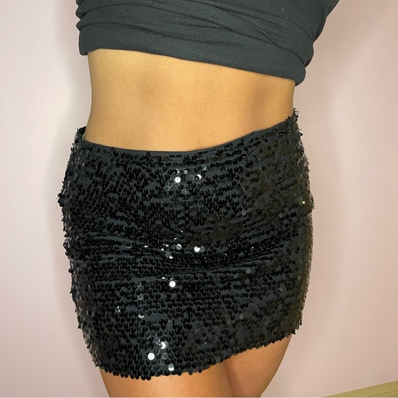 Black Sequin Mini Skirt - Picture 11 of 11